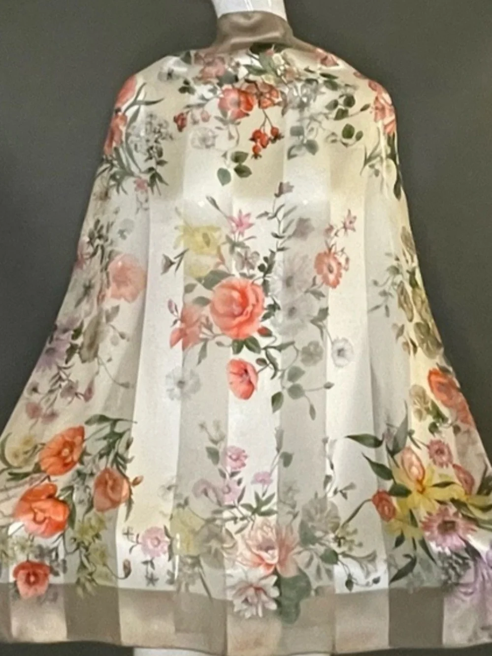 Valentino Garavani Silk Floral Scarf 34 Inches Sq EUC - Picture 4 of 10